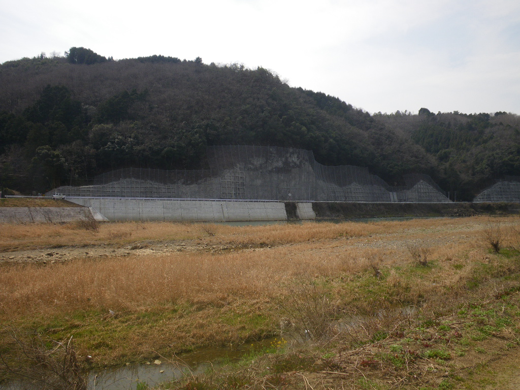 地方特定道路整備事業（道路防災）/県道位田飯岡線/2-12-1,2単県道路工事