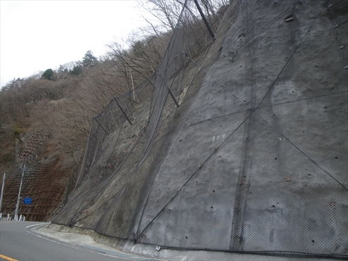 道路災害防除工事(27西の16)