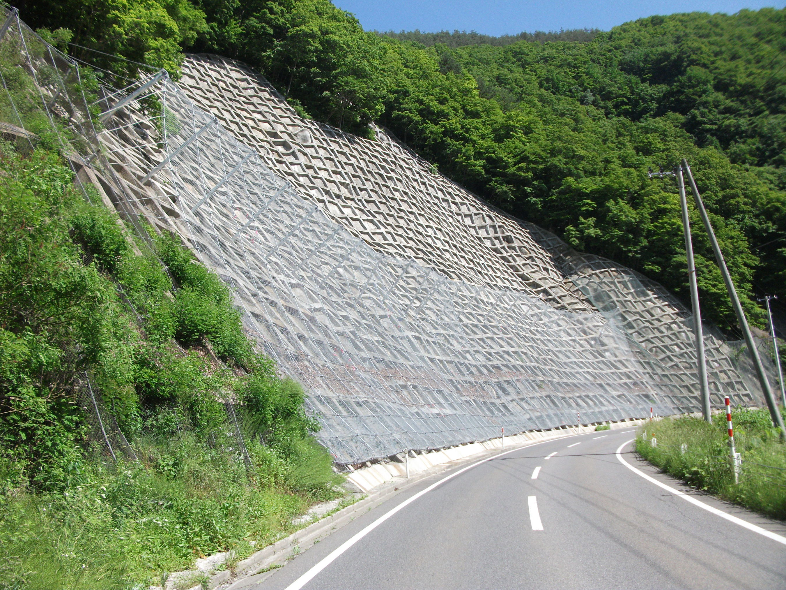 主要地方道久慈岩泉滝の２地区法面防災工事